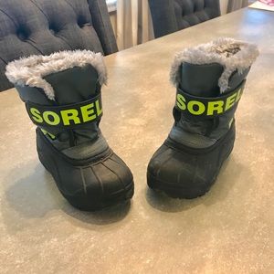 Toddler Sorel snow boots size 9